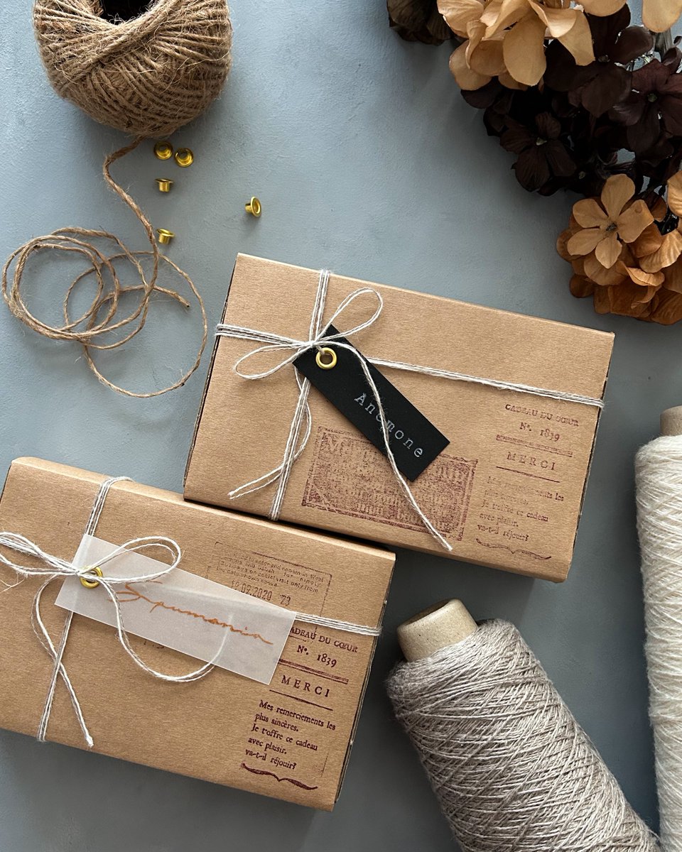 配送の梱包やラッピングがそれはそれは苦手で…
ハンドメイド販売を始めた頃の梱包は目も当てられないレベルだったと今でも反省してます…🫠

それでも何度も注文してくださるリピーター様には感謝しかないですし、届いた時に喜んでもらえるようになってたら嬉しいな〜と思いながら、お包みしています