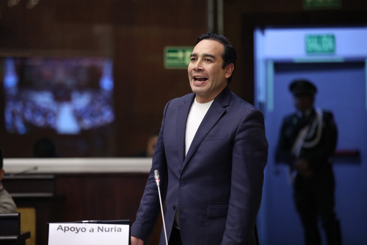 Hoy se impuso la sensatez y el respeto al debido proceso.

No se puede perder el tiempo del país con acciones sin sustento ni requisitos legales.
La Asamblea debe cuidar la institucionalidad, no prestarse a persecuciones.

Mi respaldo y felicitación a <a href="/JAGonzalvear/">Juan Andrés González Alvear</a>, porque hoy