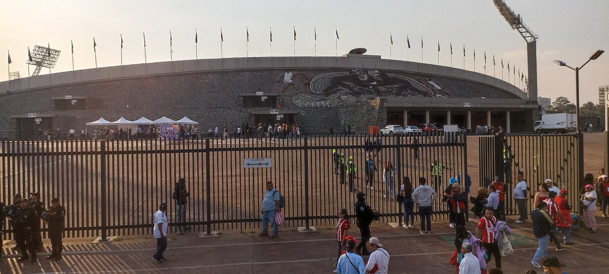 Ya estamos en el <a href="/PumasMXFemenil/">PumasMX Femenil</a> vs <a href="/ChivasFemenil/">Chivas Femenil</a> correspondiente a la J8 del CL26 desde el Olímpico Universitario CDMX. ⚽

🐾 Vs 🐐