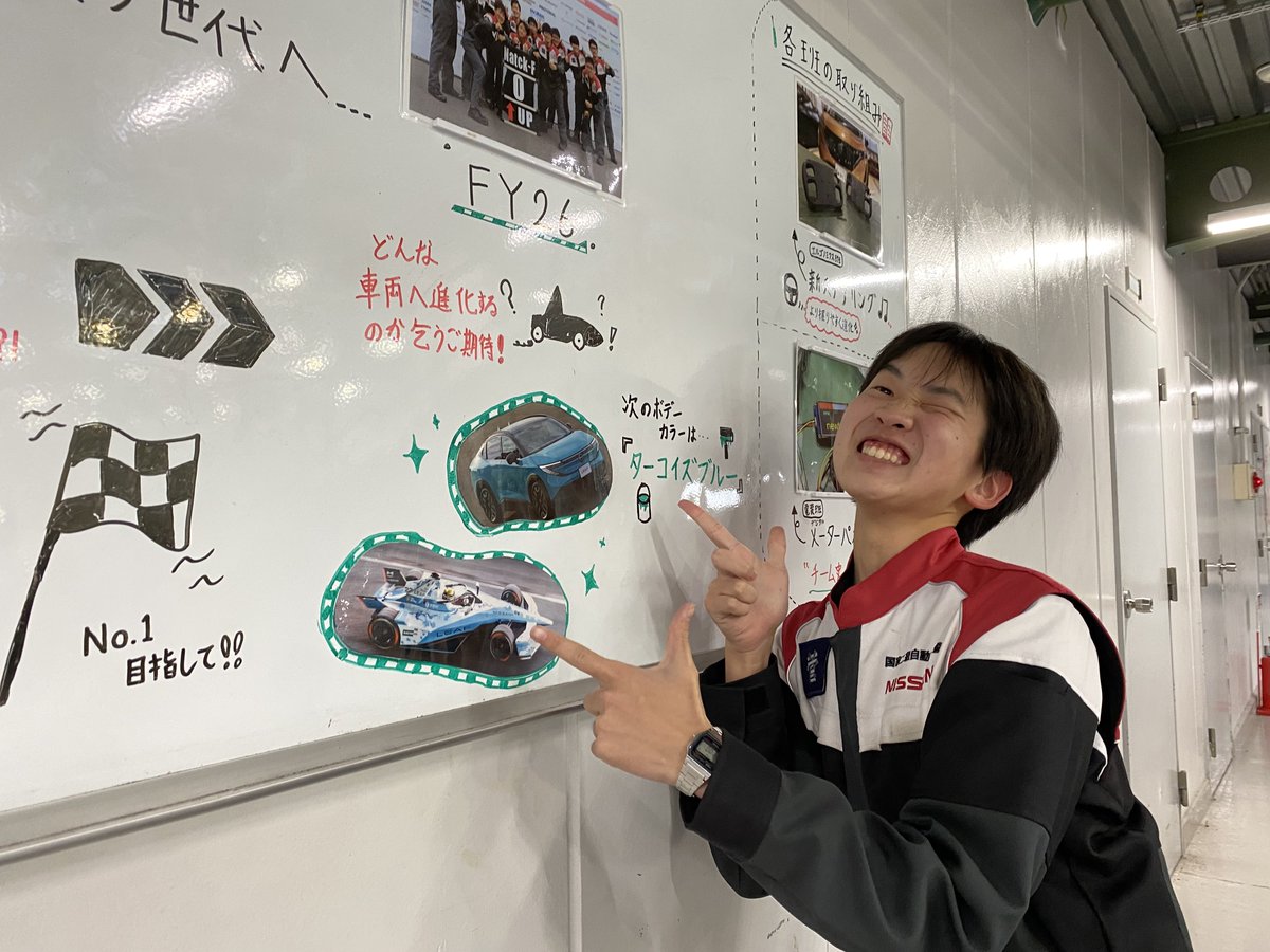natck_f's tweet photo. #NatckF ラボ前の学内掲示板を更新しました～！

今年度マシンのカラーリングなど、見逃せない情報が盛りだくさん！チームリーダーもご満悦です♪

今後もこの掲示板を通して、より多くの方にNatck-Fのことを知っていただけるよう、更新をしていきます！

ぜひ、お楽しみに～✨

#日産京都自動車大学校 https://t.co/FOvctWKsiu