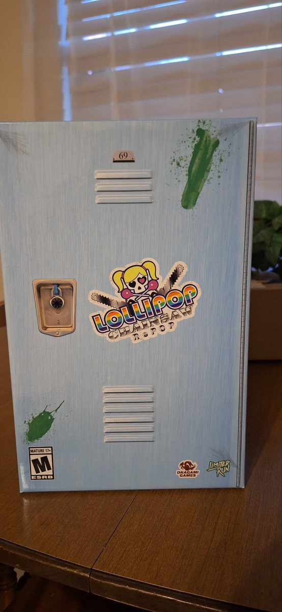 angalee_'s tweet photo. I came home to find my Lolipop Chainsaw finally came in.  Today has been an awesome day!!!!!

#lolipopchainsaw #limitedrun https://t.co/0WauMHCARB