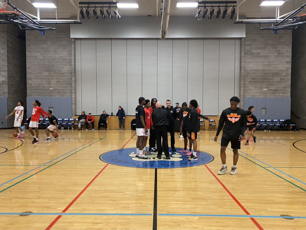 centercourt42's tweet image. The View From Centercourt 
at Grabiarz

Tonight is the rematch of an overtime semifinal at #BuffState last season between Top 10 small schools with 1st place in Yale Cup II on the line

Olmsted Owls (9-6, 5-1)
Yale Cup II - Class B1 - Ranked #6
vs
Middle College Kats (9-8, 6-0)