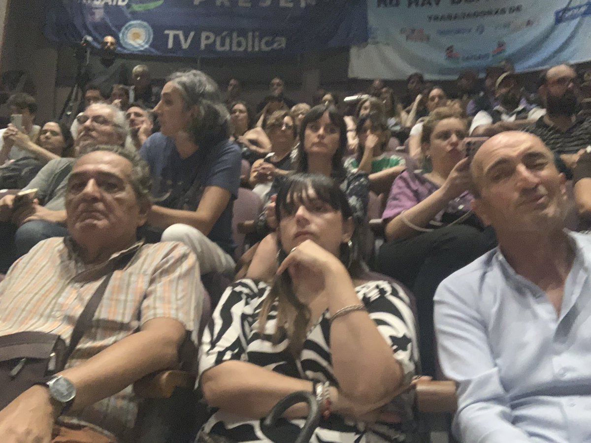 cristinaguero's tweet photo. Apoyando a la Multisectorial en el reclamo por la “reforma laboral” que pretende eliminar las asignaciones por ahora “pretenden”tanto el reclamo parece que van a tener que postergar lo del Incaa.Agradecieron presencia del Consejo Asesor.Actores ayudando mucho. Viva el Cine!! https://t.co/Mw9O3zePC9