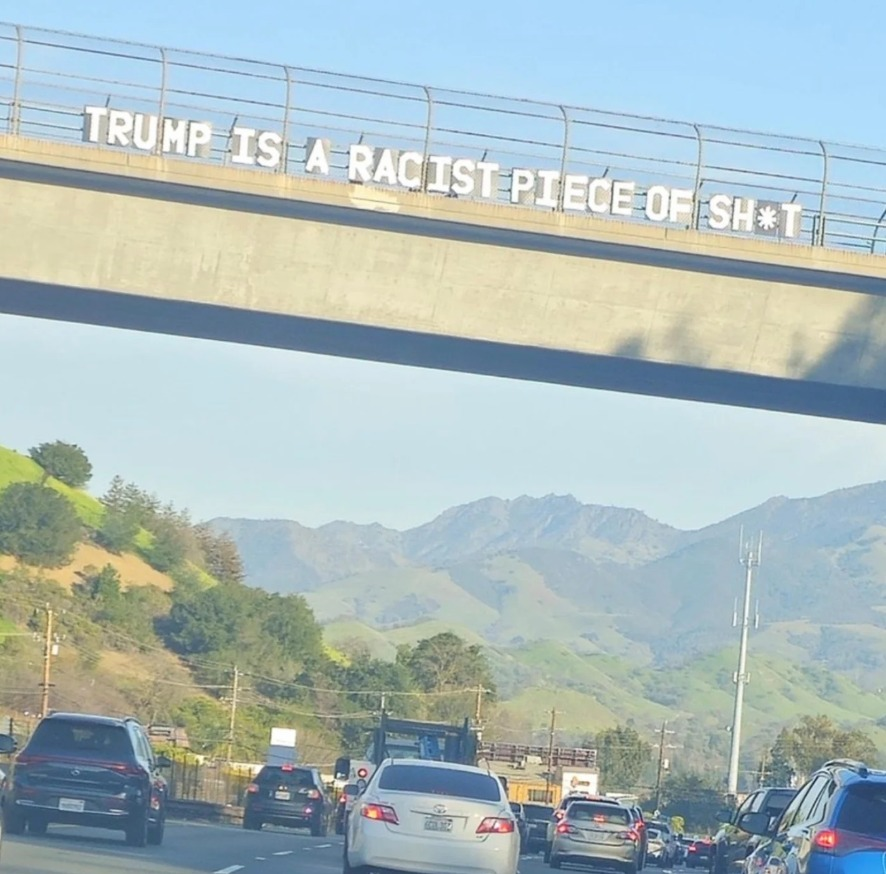 ultras_antifaa's tweet photo. ❝Trump is a racist piece of sh*t❞

📍California, USA https://t.co/qSaIKRKOo4