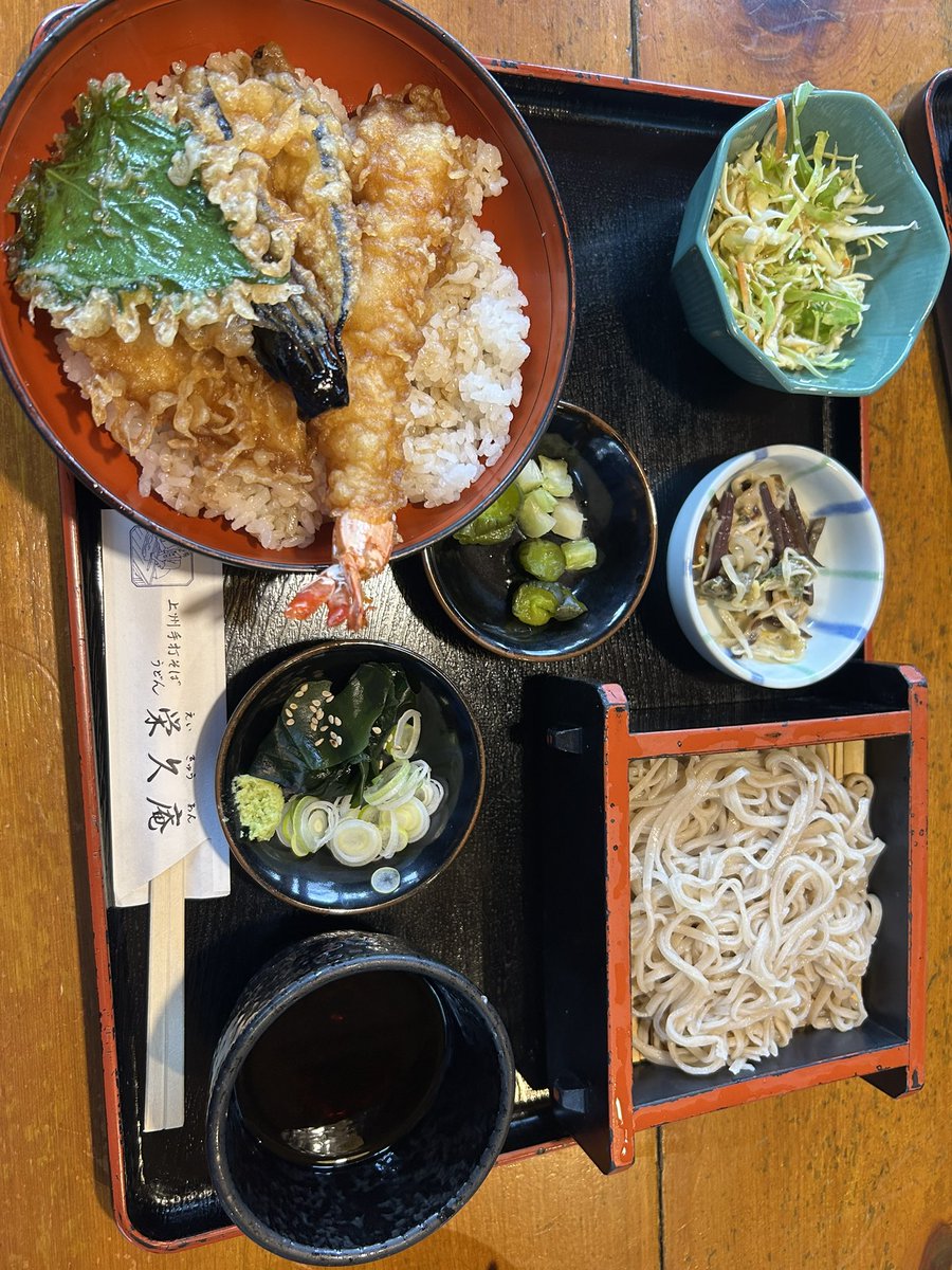 maukei3's tweet photo. 西白井の上州手打 栄久庵でまぐろ丼と天丼のセット。まぐろが美味。
#西白井　#栄久庵　#蕎麦 https://t.co/VPgOYtPjob