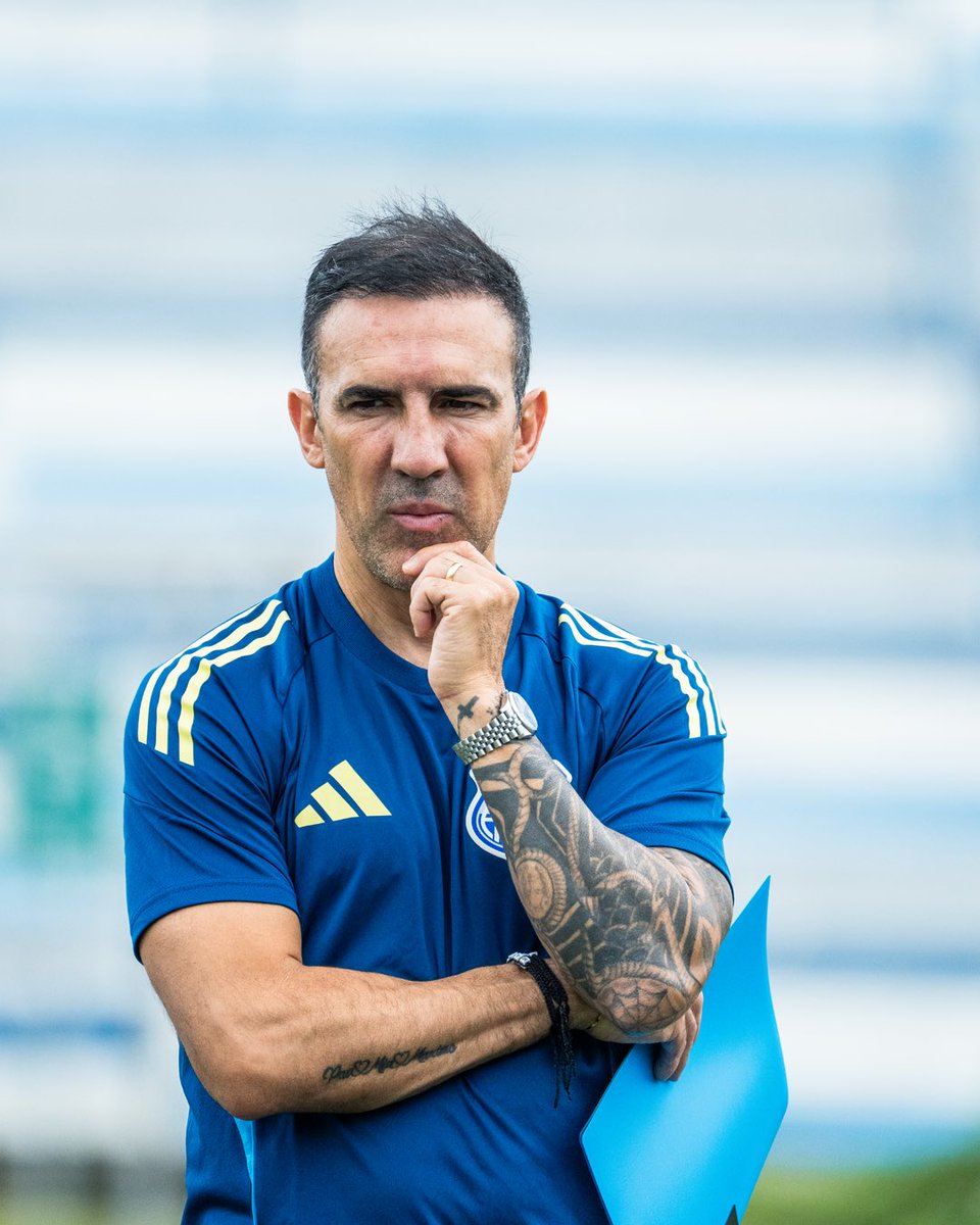 Que estará observando Don Vicente?