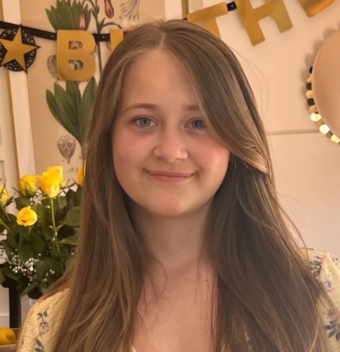 SnDMediaNews's tweet image. Dublin Teen Vanishes Without a Trace: Urgent Hunt for 14-Year-Old Abigail Rubin After Mysterious Disappearance

The Gardaí are urgently seeking public help to locate 14-year-old Abigail Rubin, missing from her home in Huntstown, Dublin 15.  She was last seen around 7: 30 a.m.…