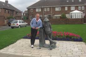 PaulBrazill's tweet photo. #mytown #comics #andycapp #hartlepool : With Andy Capp at Hartlepool Headland , by @PaulBrazill https://t.co/quAbX09o0v https://t.co/g3UKjNSaM1