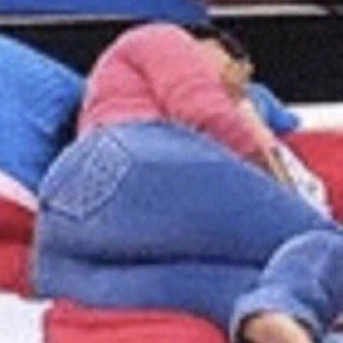 flaviaversos's tweet image. queria ser a pessoa na reunião da agência de publicidade que sugeriu esse tuite