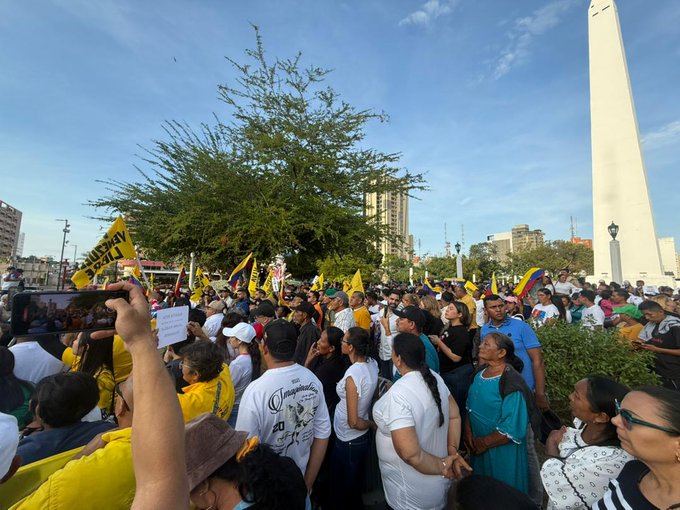 Naky Soto 🍃 tweet media