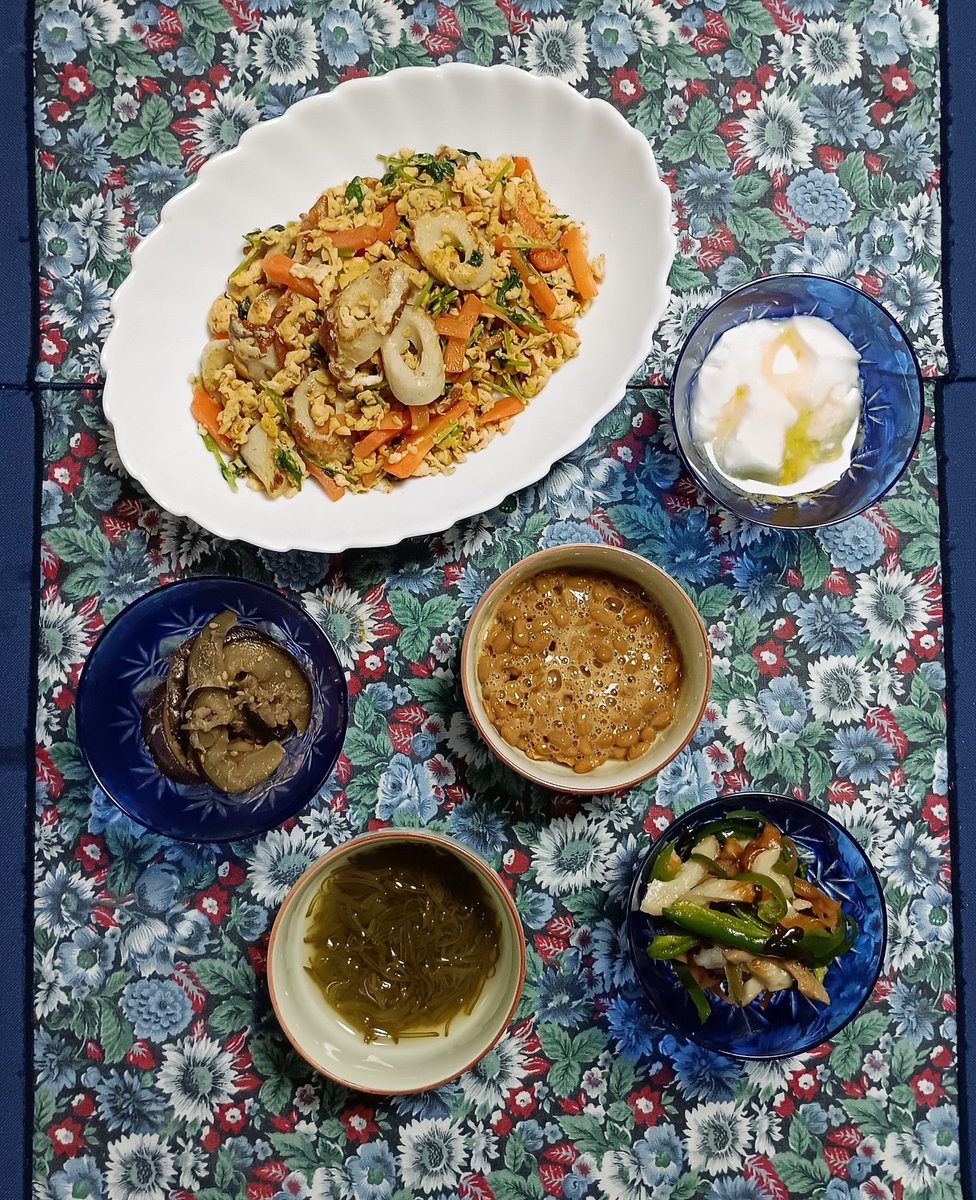 おはようございます。
いい日差しなんですが、
まだ寒い…

いろんな意味で
あったかくなるのは…?!

#シゲさーんの台所
昨日の“おじや”と
今朝の朝ごはん～♪