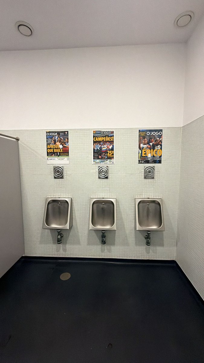 GonzaaaaaaL's tweet image. 😭😭😭 a sério é hilariante a trabalheira toda que eles têm só para depois levarem com um penalty aos 99