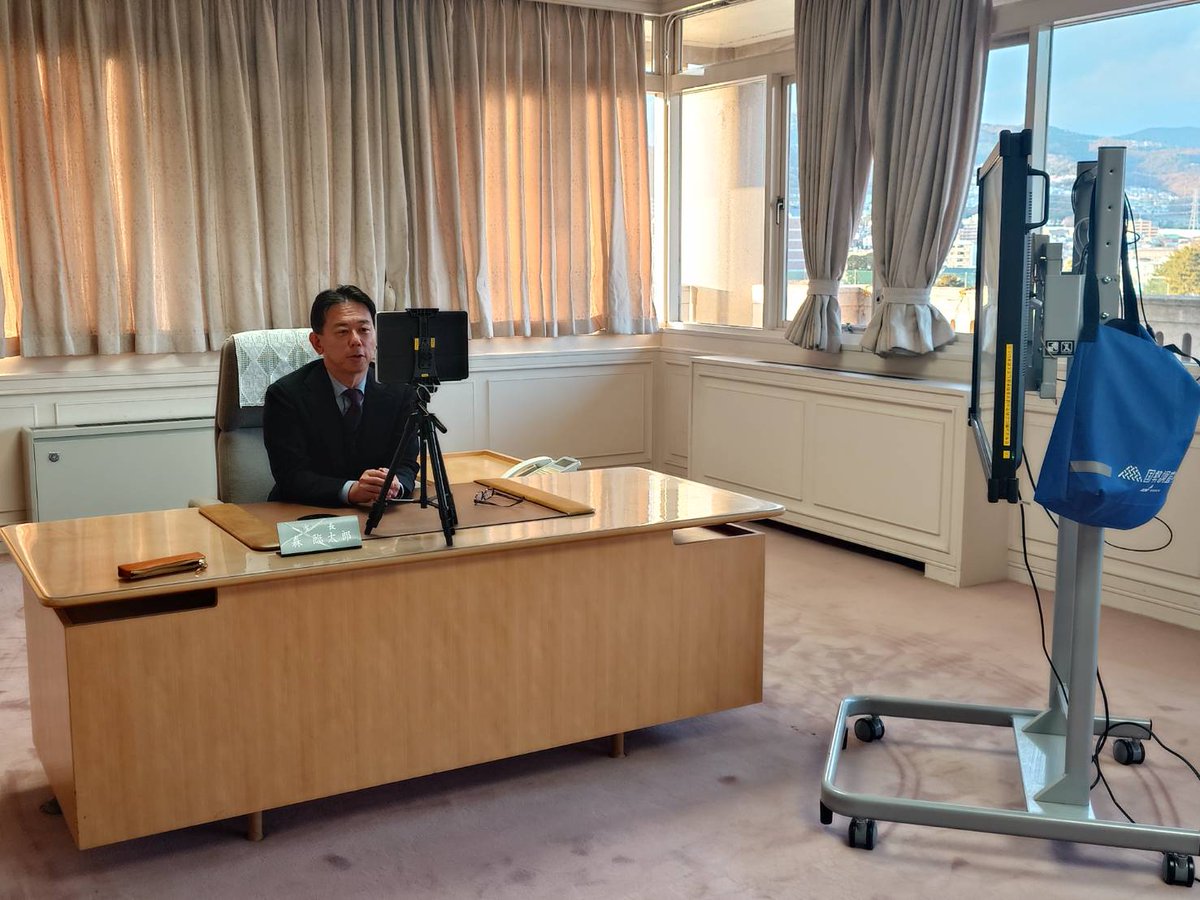 昨日からいよいよ国際バカロレア教育の研究会が始まりました。わたしも遠隔ですが、一部参加しました。

西谷幼少中学校園の先生方や、南部地域で興味のある先生、地域の皆さまなど、具体的な質問が交わされ、国際バカロレア機構の黒川先生にも入っていただき、積極的な討議がありました。