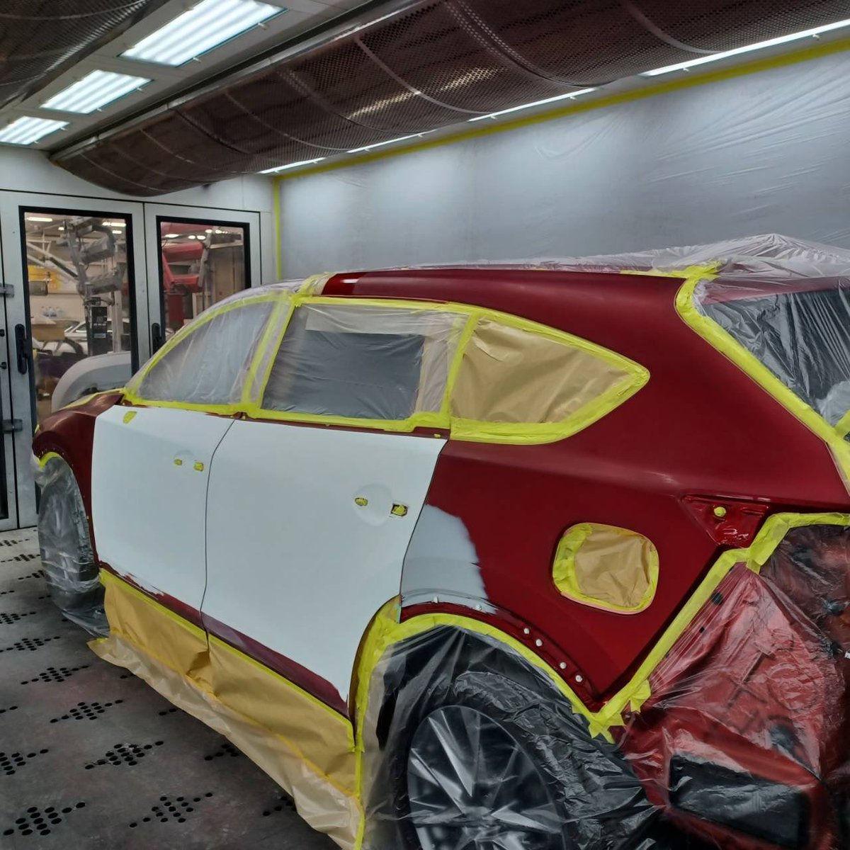 garagelowride's tweet photo. 【マツダ CX-8 左側面事故 板金•塗装•修理】東京都調布市よりご来店のお客様です。塗装作業が終了しました。現在みがき作業中です。 https://t.co/IPQxPJJ3Vr #ガレージローライド #マツダ #cx8 #ソウルレッド #46v #車事故 #車事故修理 #板金塗装 #車塗装 #東京 #調布 #立川 #多摩 #車 https://t.co/GZNlny3Vwg