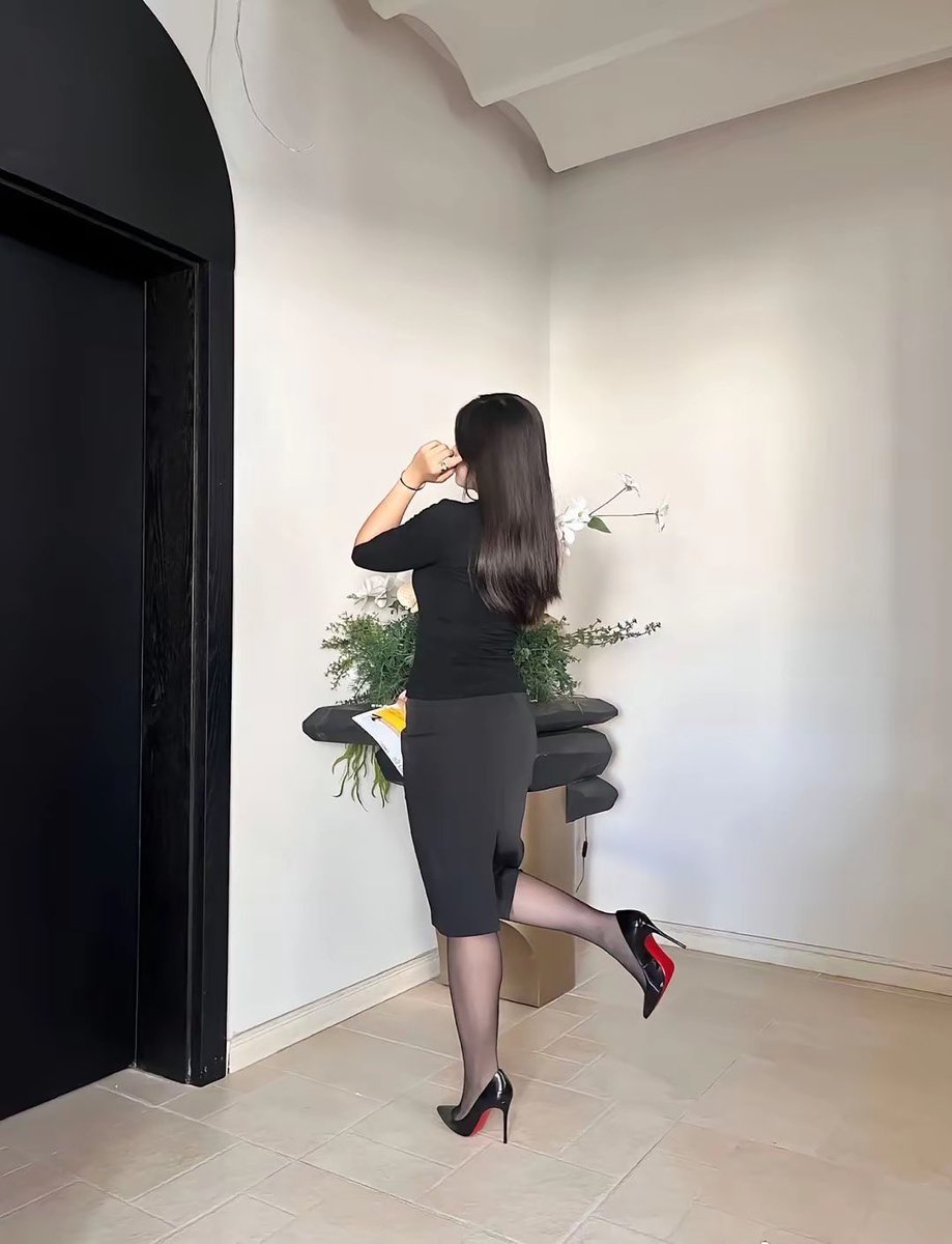 红杏微墙 tweet media