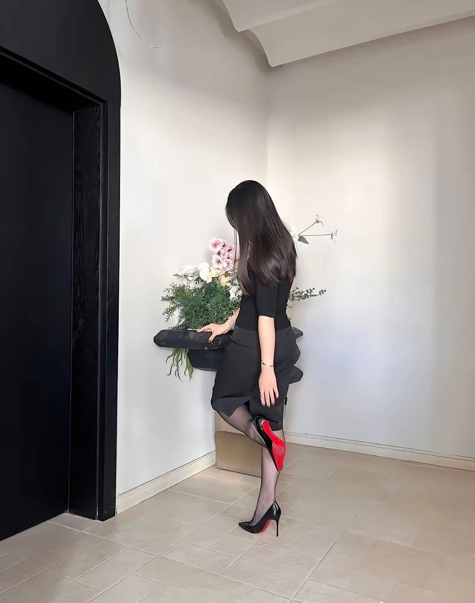 红杏微墙 tweet media