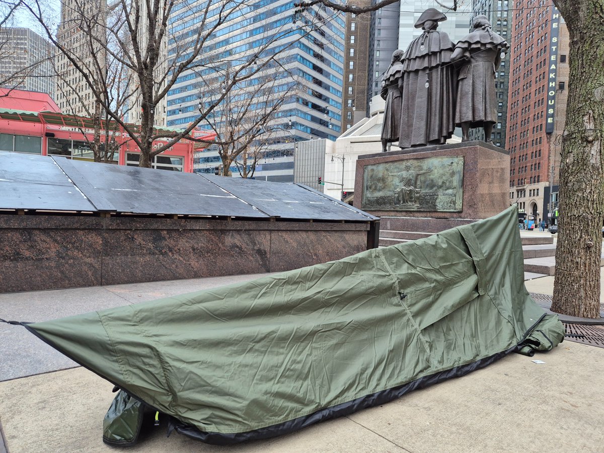 BBHomelessUSA's tweet photo. Portable protection from the elements. Life-saving in freezing temperatures. Waterproof, fire-retardant, insect mesh, in-built mattress. A bit of dignity. It's the minimum that anyone deserves. https://t.co/GnDx7RY3Yt