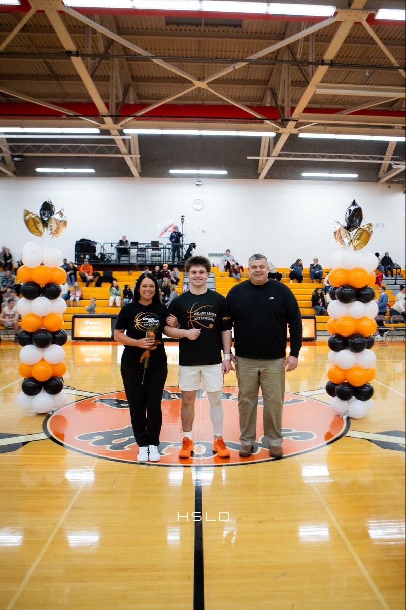 Congrats to Gunner Lacey on his senior night over the weekend! 🏹 #HSLD