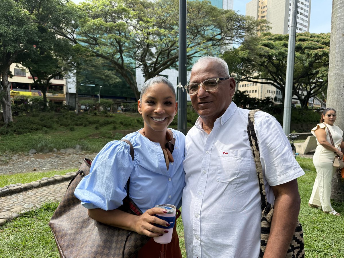 cathybekerman's tweet photo. Feliz día del Periodista📺🎙️.
Fue un gran reencuentro @falavi2005, recordar es vivir! https://t.co/IfCYzctimj