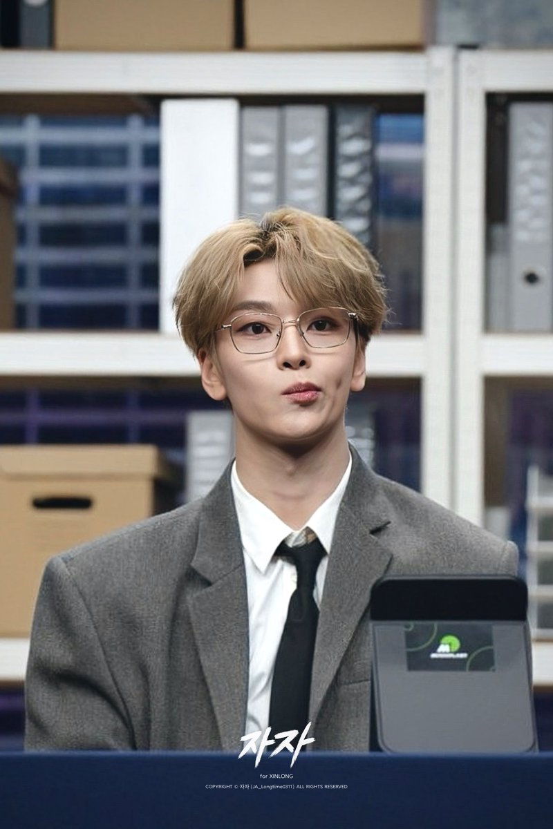 260208

Left Right Left Right😗

#XINLONG #鑫隆 #씬롱 
#HEXINLONG #贺鑫隆 #허씬롱 
#ALPHADRIVEONE   #ALD1   #알파드라이브원