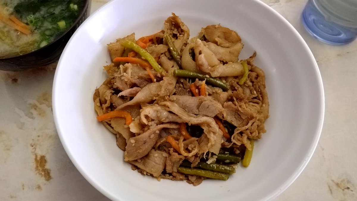 おはようございます☀️

本日2月10日は、「ぶた（2）どん（10）」の語呂合わせで ＃豚丼の日 🐷🍚

写真は先日社員食堂で食べた「ごま豚丼」です！

かようび、よろしくお願いします🙏
担当🐧

#企業公式が朝の挨拶を言い合う
#社員食堂
#企業公式相互フォロー