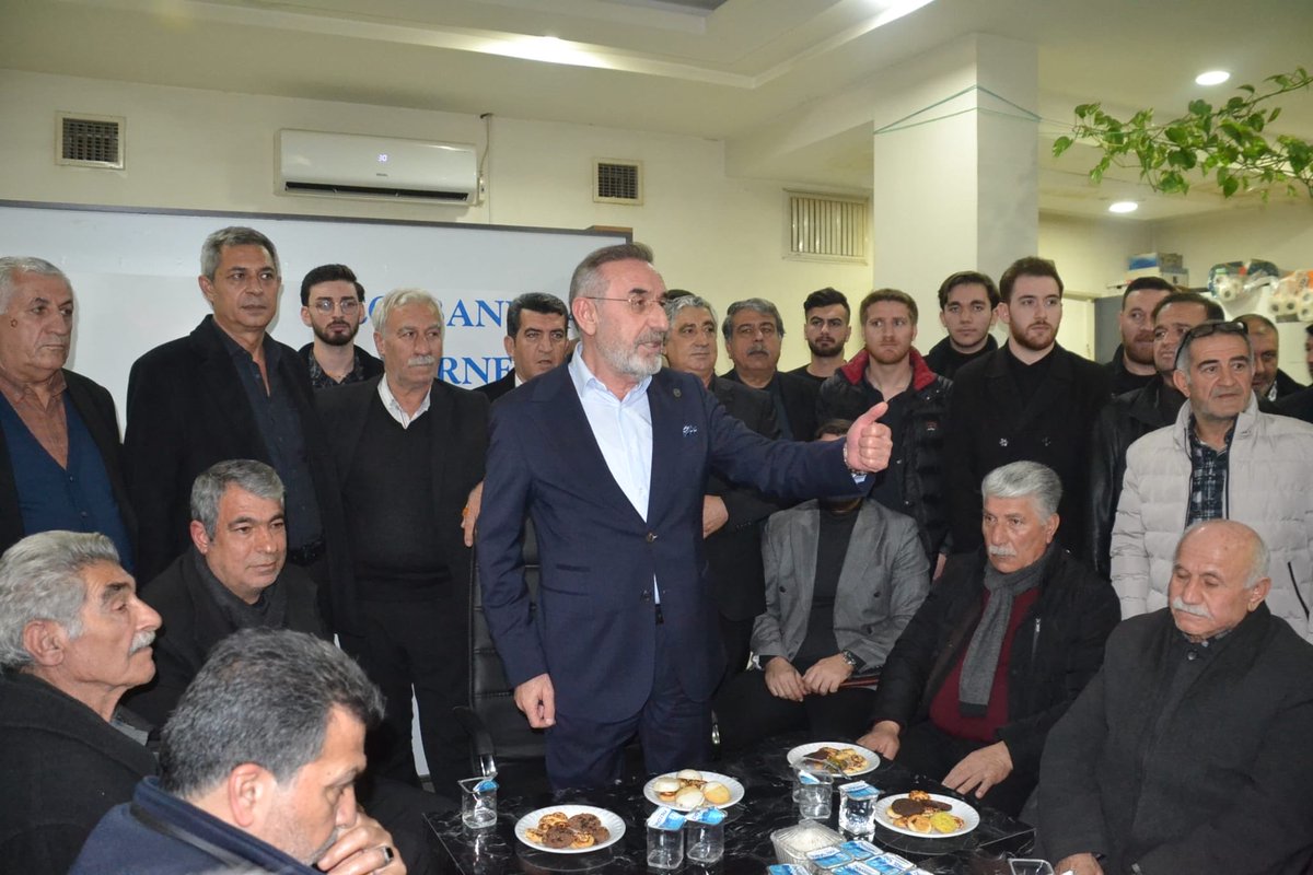Bugün aşiret derneğimiz olarak kalabalık, güçlü ve anlamlı bir toplantıda bir araya geldik. Aynı kökten gelen, aynı değerlere inanan insanlar olarak bir kez daha gördük ki; birlik olduğumuzda büyük bir güç oluruz.

Birlik olmazsa güç olmaz.
Beraberlik olmazsa gelecek olmaz.
Tek