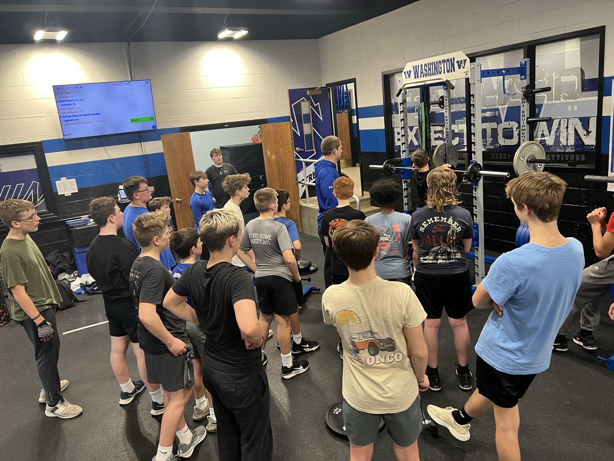 bluejayfootball's tweet image. Early AM on the turf - Great group of Middle School in the afternoon! #SIGNOFF