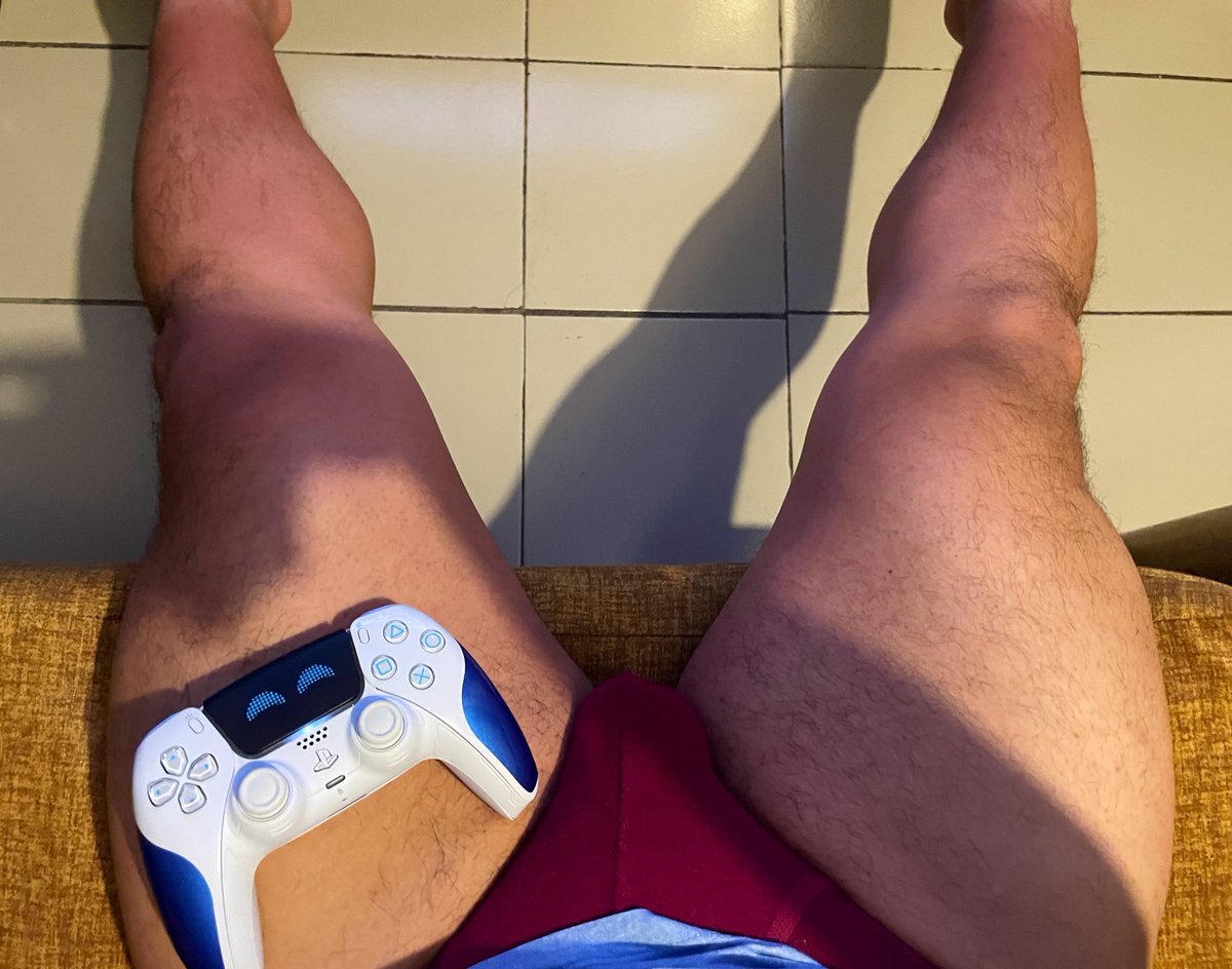 Pontigamex's tweet photo. Piernas de gamer. 🎮☺️ https://t.co/pdNLr1f4hK