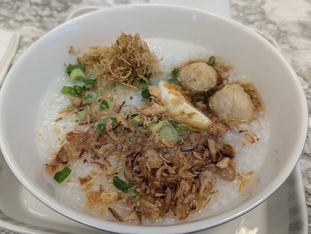 FrankReardon1's tweet photo. Yes Yes 1 of my top 2 fav breakfast items. In Chinese it's called #Congee (Rice Porridge) I had a feeling they would have that here at the @SingaporeAir
Lounge 😃🥣
FEB.10.2026
#FranksSoloAdv2026🛫 https://t.co/hzKwc6MhQS