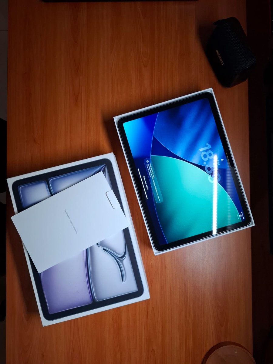 conlabriza's tweet photo. WTS Ipad Air M2 INTER Wifi only (Silver), 11 Inch, 128GB (Buy Des 2024) + Apple Pencil Pro, (Buy Maret 2025)
Kelengkapan Box, Manual, Kabel dan Charger ORI.
Only 8jt aja bisa nego 🫰🏻 COD Bandung yaa.. 
info lebih lengkap bisa dm 
#wts #ipadsecond https://t.co/r7kXh3NX4D