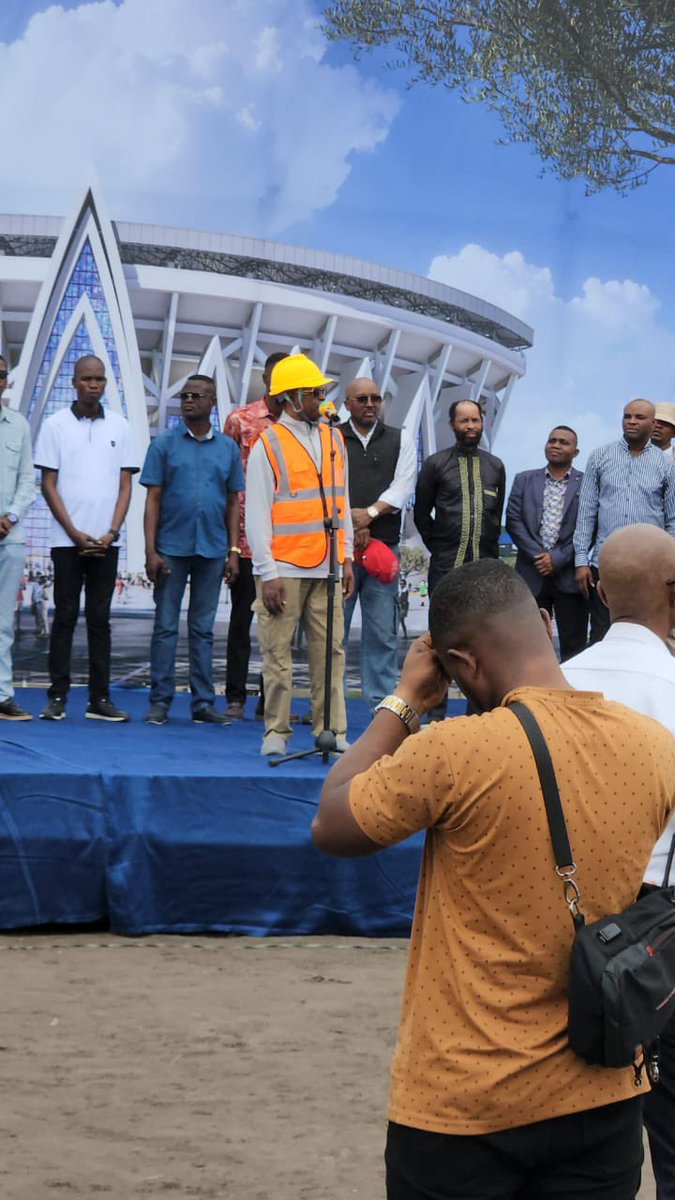 StreamFootRDC's tweet image. 🚨𝐎𝐅𝐅𝐈𝐂𝐈𝐄𝐋 | Le Méga Church Stadium, initiative de l’église LILOBA NA NZAMBE dirigée par le prophète Khonde Mpolo Dominique, entre en phase de construction à la Nsele. 

Destiné à des événements sportifs et culturels, le stade offrira une capacité modulable de 80 000 à…