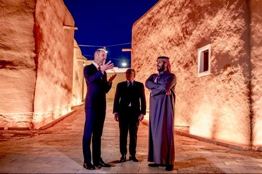 صانع المجد وولي عهد بريطانيا في درعية التاريخ
                                     🇸🇦

#ولي_العهد يستقبل الأمير #ويليام 
                     في #الدرعية
  وجولة في #حي_طريف_التاريخي 
           
                                     #السعودية 🇬🇧🇸🇦  #بريطانيا