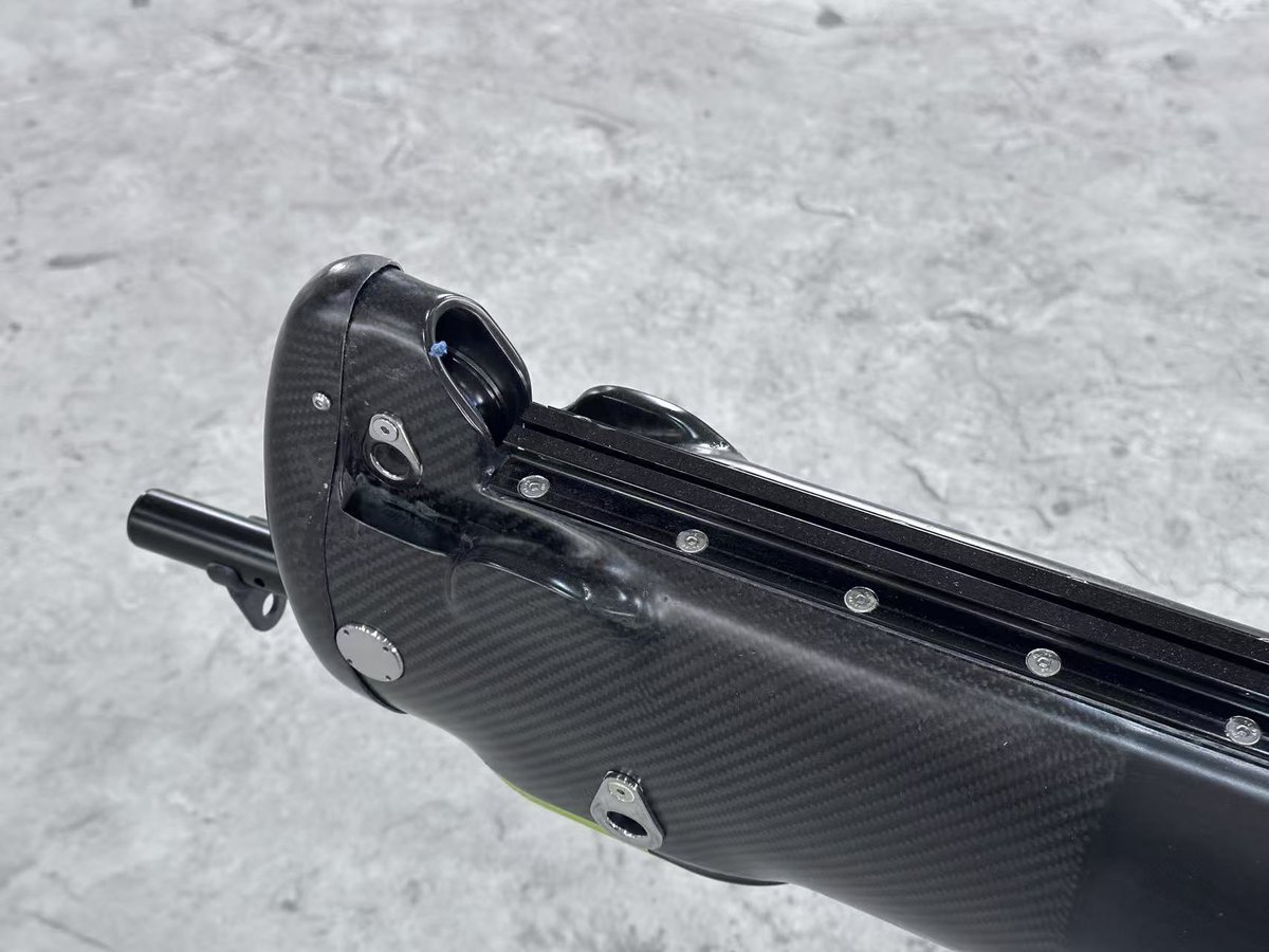 Mc1SPARS features a low-profile head design with double internal titanium masthead locks and a single internal titanium main lock.