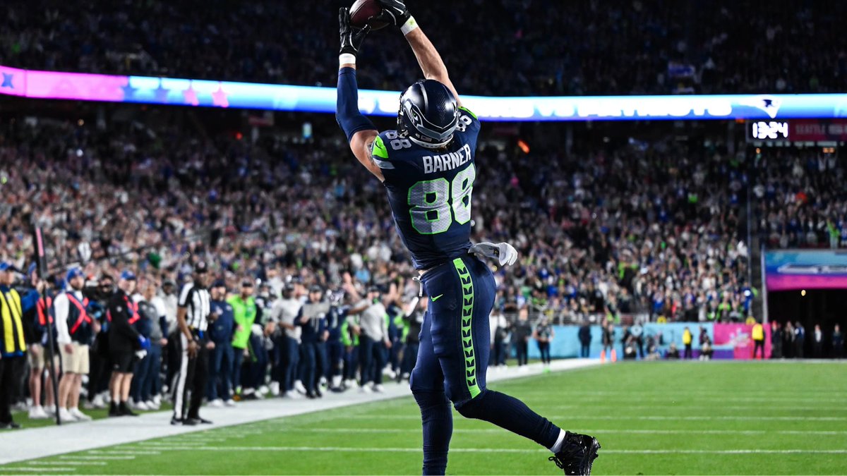 hawkblogger's tweet photo. The Seahawks Dark Side defense deserves all the flowers they are getting, but people are ignoring the offense.

They led the NFL since Week 12 in % of drives resulting in points (49.5%), and their playoff rate (53.1%) was second only to the Bills in the playoffs.

They had 0 turnovers in their last 4 games.

They rushed for 140+ yards in 4 of their final 5 games.

This was a complete team.