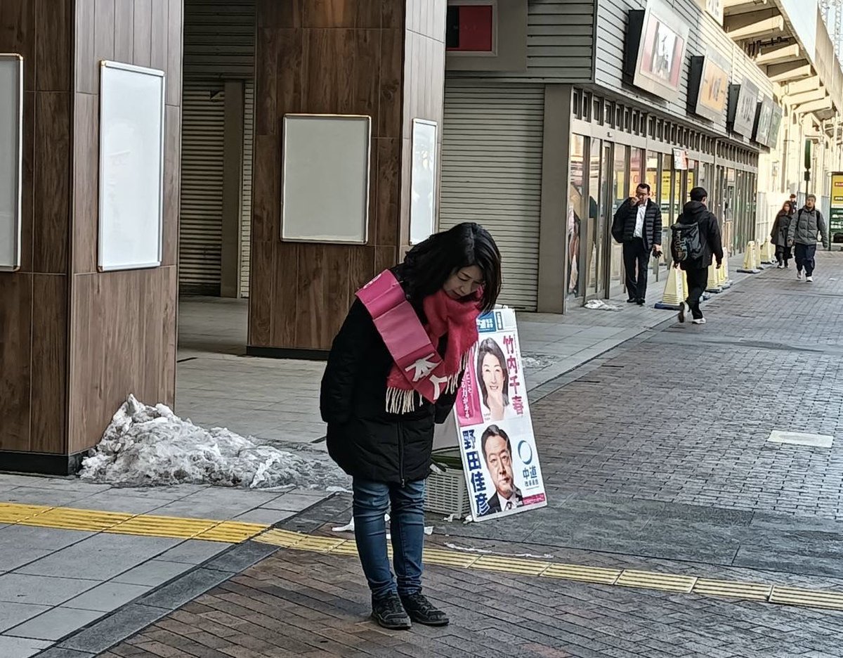 takeuchi_cdp's tweet photo. 今朝は北越谷駅からご挨拶。
「残念だったね」
「20年ぶりに選挙行ったのに、悔しい」
「よく頑張った」
　数々の優しい励ましの言葉に涙腺が緩みます。ありがとうございます🙇 https://t.co/wMLUaZP4Q8