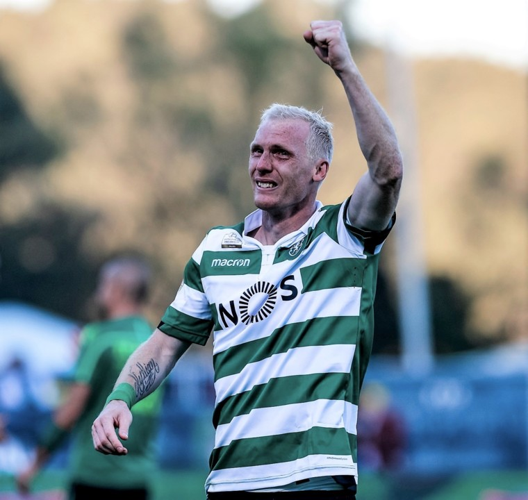 VDZSCP's tweet photo. Se nascesse hoje, com tudo o que sei, voltava a ser Sporting. Foram anos de quedas, de silêncios forçados, de lutas contra forças maiores. Sofremos, caímos, mas nunca deixámos de acreditar. Levantámo-nos com tempo, com carácter, e quando o fizemos, mudou o equilíbrio. Hoje há respeito e medo. Porque o Sporting não é só vitórias: é resistência, identidade e orgulho. Somos o Sporting e seremos sempre da raça que nunca se verguerá.