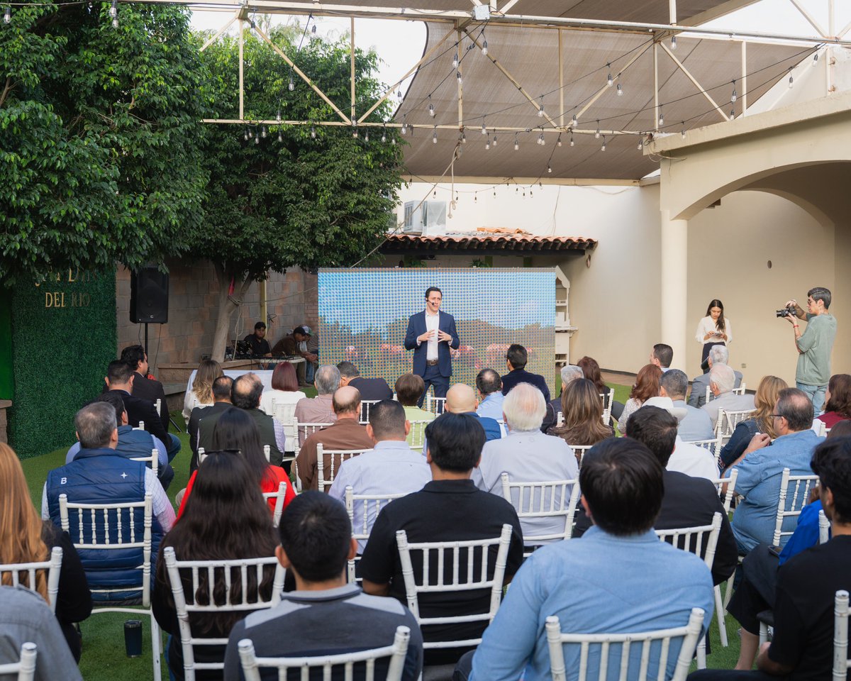 FernandoRVM's tweet photo. Hoy participamos en la reunión del Consejo INCIDE bajo el tema “Construyendo el Bienestar”, un espacio clave para sumar visiones y fortalecer el trabajo social en Sonora. 

Agradezco la invitación y la presencia del Ing. Guillermo Moreno Ríos, presidente y fundador del Consejo INCIDE. Seguimos trabajando cerca de la gente.

Construir bienestar desde el territorio es escuchar, dialogar y actuar.