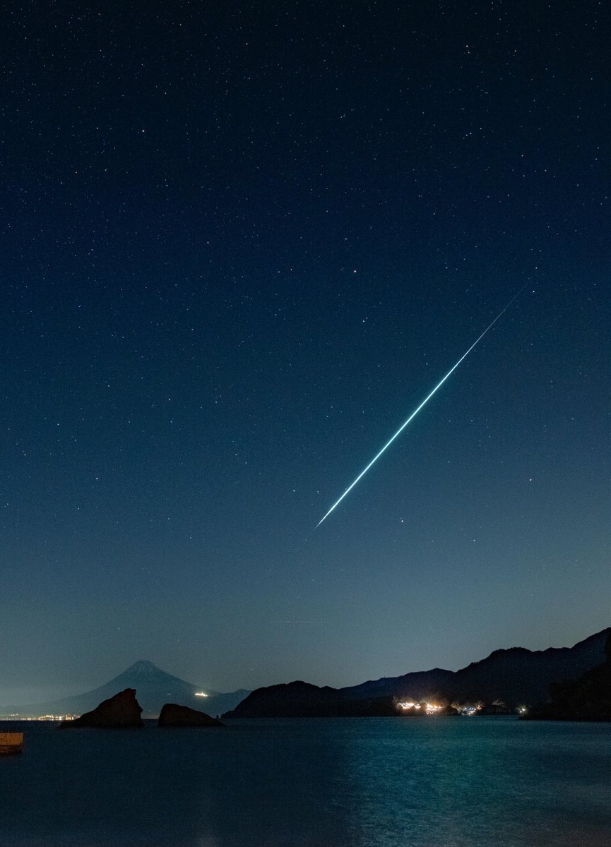 wbynist's tweet photo. 2026.02.09
20時59分
星グル撮影していたら
火球が撮れてびっくり‼️

水面まで明るい😀

#火球 https://t.co/wFAsiEktXY