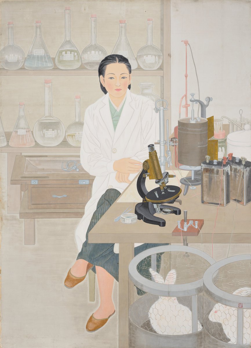 MMCAKOREA's tweet image. 시대를 앞서간 비전: 이유태의 여성 과학자 초상 
일제 시대, 여성의 초상화는 주로 편안한 휴식을 취하고 있는 아름다운 여성을 그린 미인도이거나 아이를 돌보는 어머니의 모습이 대다수였습니다. 1944년 조선미술전람회에서 최고상인 창덕궁상을 수상한 이유태의 〈인물일대-탐구〉(1944)는 당시…