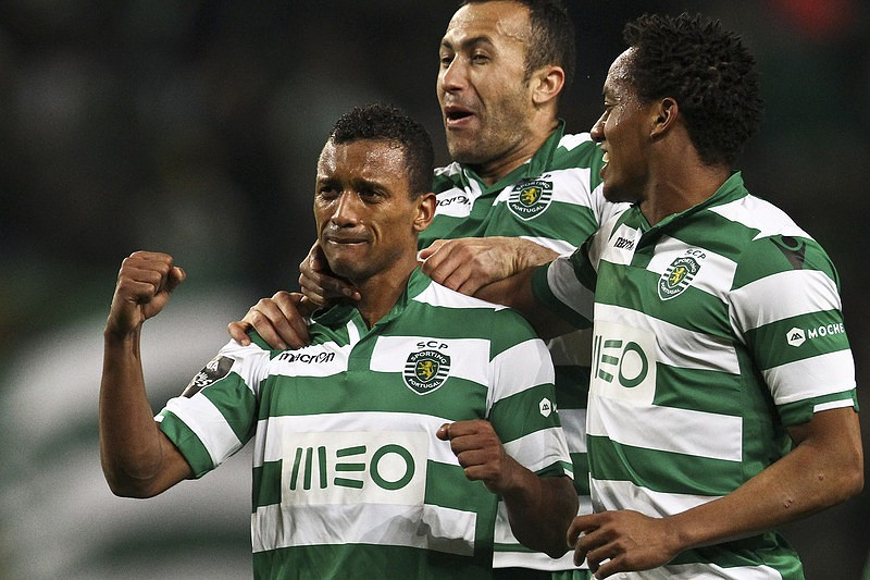 VDZSCP's tweet photo. Se nascesse hoje, com tudo o que sei, voltava a ser Sporting. Foram anos de quedas, de silêncios forçados, de lutas contra forças maiores. Sofremos, caímos, mas nunca deixámos de acreditar. Levantámo-nos com tempo, com carácter, e quando o fizemos, mudou o equilíbrio. Hoje há respeito e medo. Porque o Sporting não é só vitórias: é resistência, identidade e orgulho. Somos o Sporting e seremos sempre da raça que nunca se verguerá.