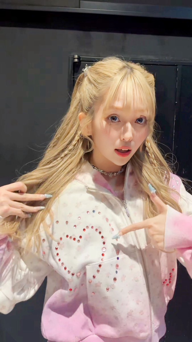 MOMOちゃん🐰に新衣装のお気に入りポイントを教えて貰ったよ