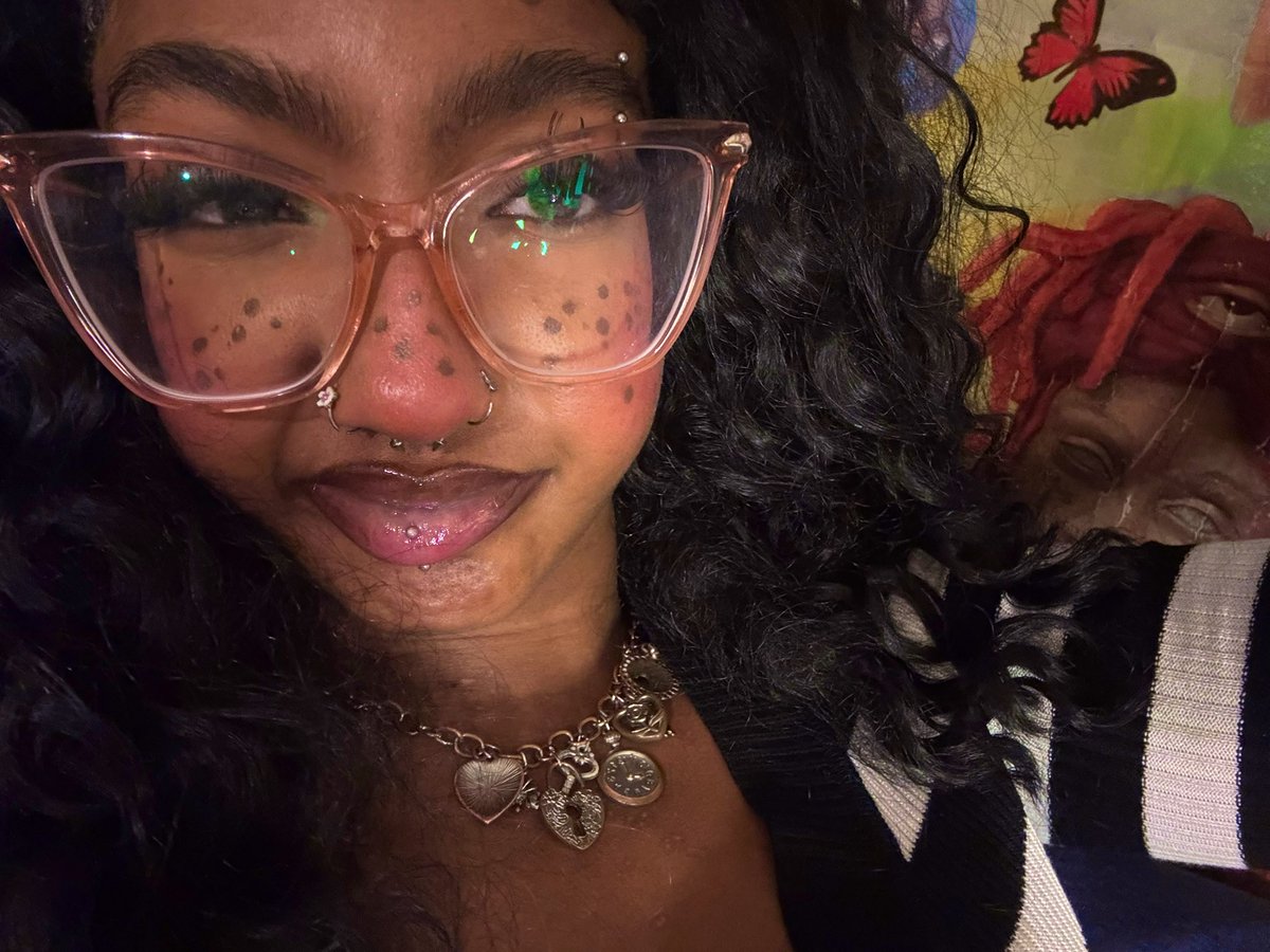 venusgrl444's tweet photo. me so cutesy https://t.co/w8F9eOS3h7