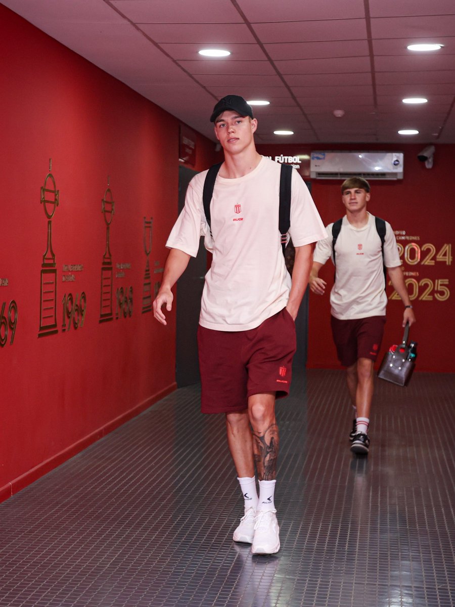 ValenTurello7's tweet image. #EDLP | Gran debut como titular de Tomás Palacios. Firme en los duelos, seguro en el juego aéreo y prolijo en la salida desde el fondo.

Eduardo Domínguez tiene un lindo problema de cara al clásico: ¿Palacios o Núñez?