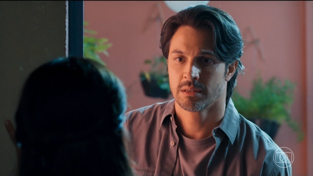 Se o paulinho tivesse desde o começo acalmado a gerluce , falado que ela podia falar qualquer coisa e ele ia proteger ela, ela já tinha aberto o jogo. Ele é mais fiel a delegacia do que a ela #TrêsGraças