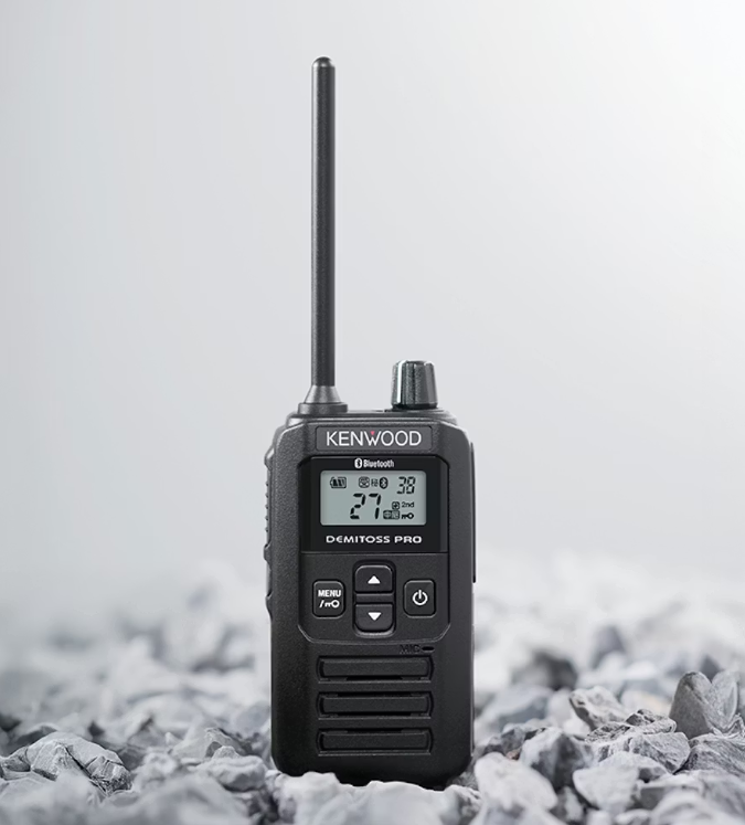 KENWOOD_elec_jp's tweet photo. 今日は、2025年グッドデザイン賞を受賞した2商品を画像でご紹介します！

特定小電力トランシーバー​「UBZ-BM51/UBZ-BM51BT」​、車載用アマチュア無線機​「TM-D750」​です！
ぜひ拡大してご覧ください👀

デザインが良いと思った方は、リポストで教えてください🔁 https://t.co/LDnT0VywT7