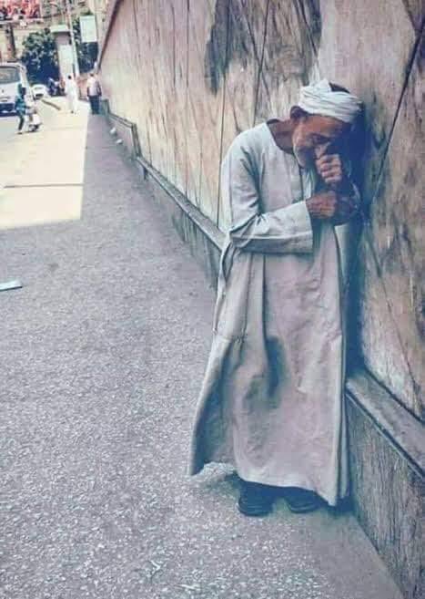 اللّهُم فرِّج هَمَّ مَن ضَاقَت عَلَيهِ الدُّنيا.♥️♥️♥️♥️