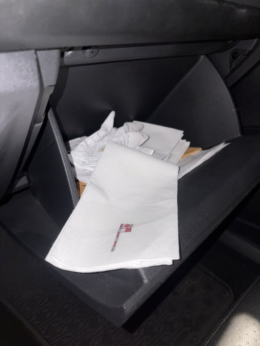 redannnnnnn's tweet photo. No worries man just grab yourself a napkin in the glovebox #peacocking https://t.co/Z7rpVMIKWw
