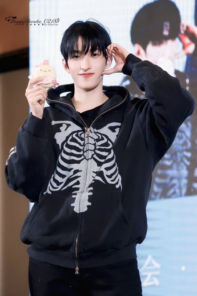 DoggyDevotee218's tweet photo. 260208
yzy shanghai

#도겸 #이석민 
#ドギョム #DOKYEOM 
#세븐틴 #SEVENTEEN
@pledis_17 https://t.co/CyoOKr7ghk