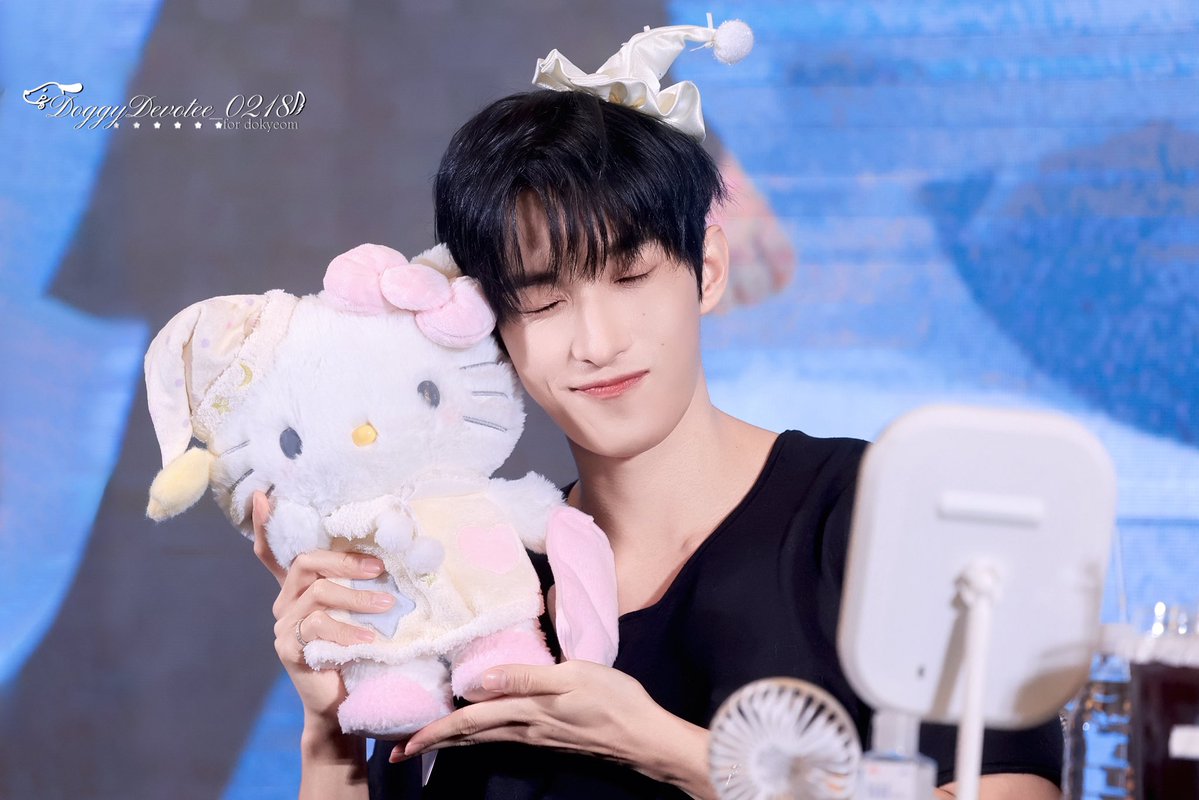 260208
yzy shanghai

#도겸 #이석민 
#ドギョム #DOKYEOM 
#세븐틴 #SEVENTEEN
<a href="/pledis_17/">세븐틴(SEVENTEEN)</a>