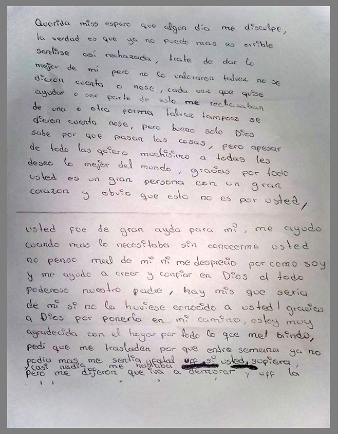 Ojo: según H13, cuando la menor permanecía en la Casa Refugio, un joven de 25 años intentó ir a verla diciendo que era su primo, pero no le permitieron el ingreso. Además, ella contó que dentro del albergue la maltrataban y despreciaban. Esta fue la carta que dejó al huir 👇